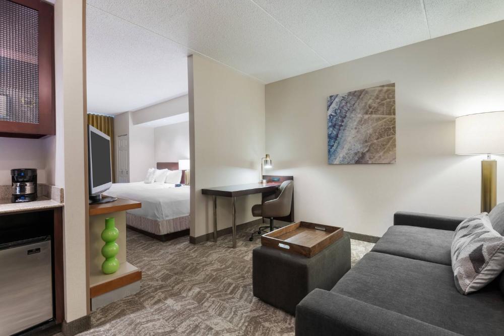 Queen Suite with Two Queen Beds and Trundle Sofa interior